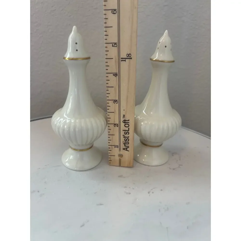 LENOX ESSEX COLLECTION PORCELAIN SALT & PEPPER SHAKERS IVORY AND GOLD